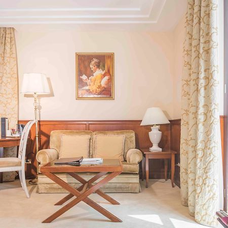 Golden Tower Hotel&Spa Florence Buitenkant foto A suite at the Hotel de France