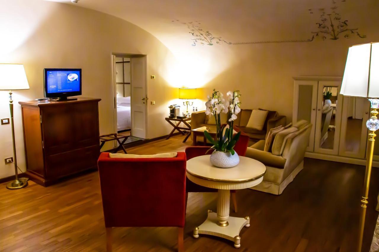 Golden Tower Hotel&Spa Florence Buitenkant foto A suite at the Hotel de France