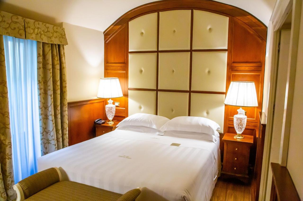 Golden Tower Hotel&Spa Florence Buitenkant foto A bedroom at the hotel