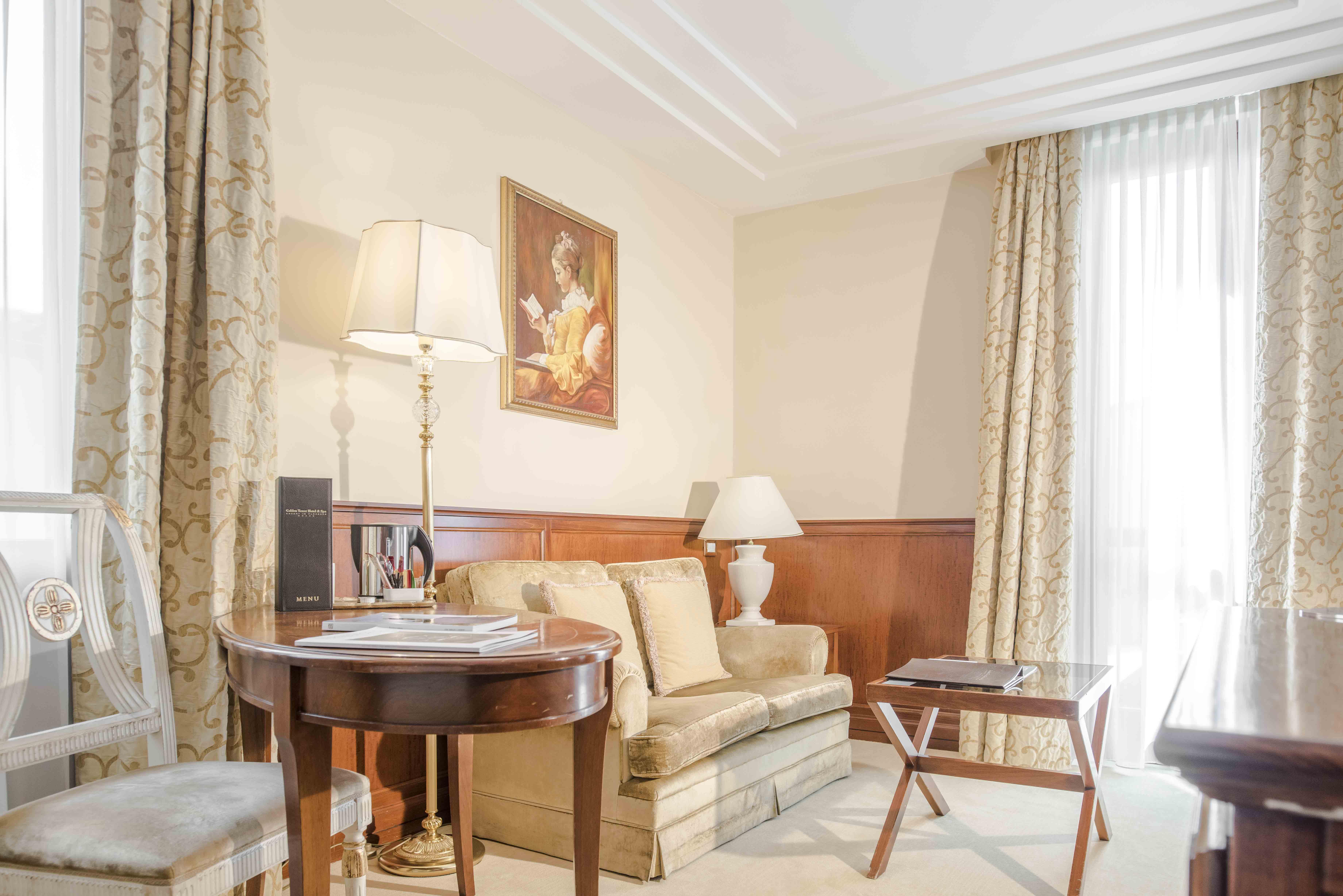 Golden Tower Hotel&Spa Florence Buitenkant foto A suite at the hotel