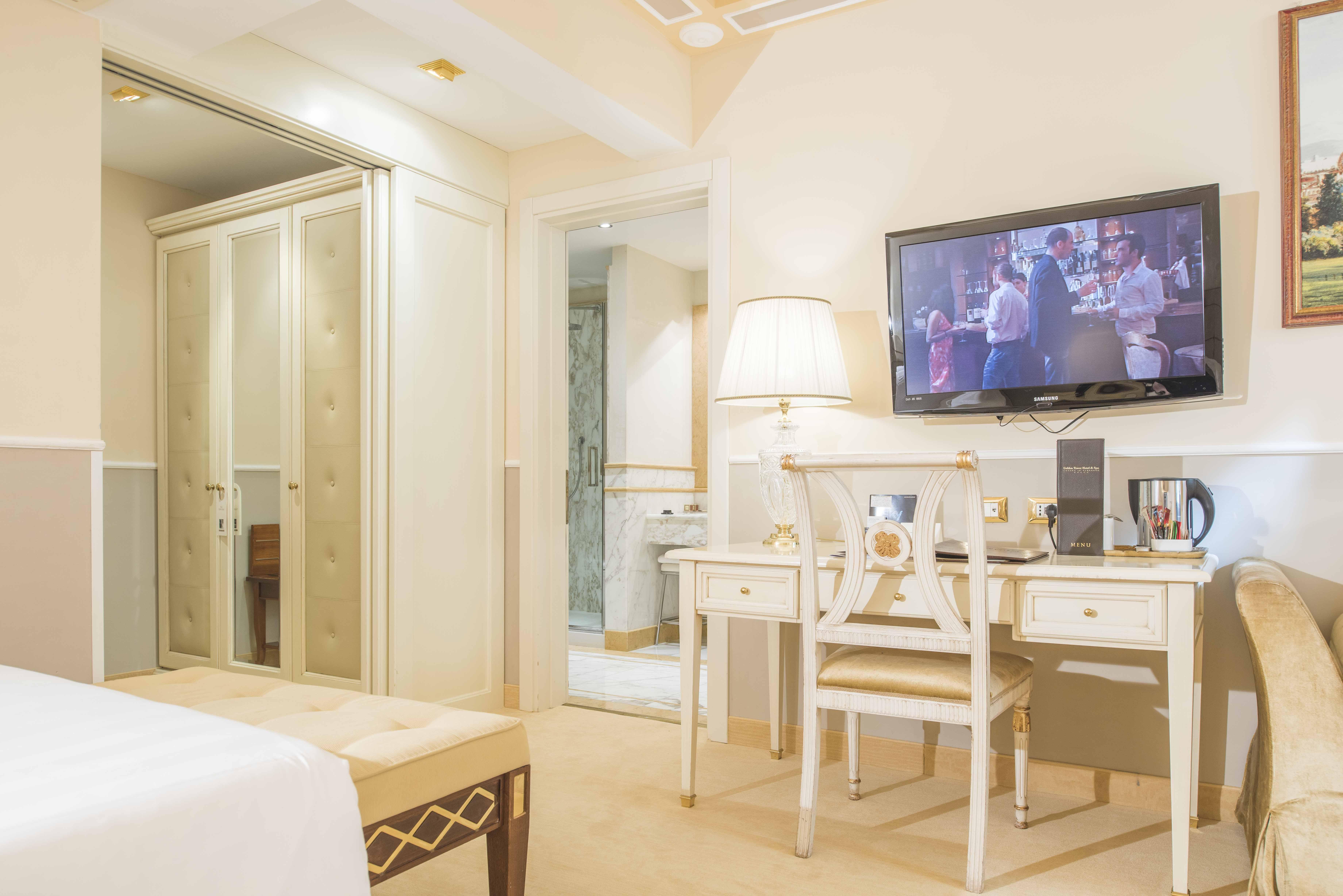 Golden Tower Hotel&Spa Florence Buitenkant foto A room at the hotel