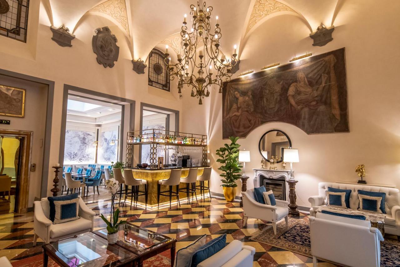 Golden Tower Hotel&Spa Florence Buitenkant foto The lobby of the hotel