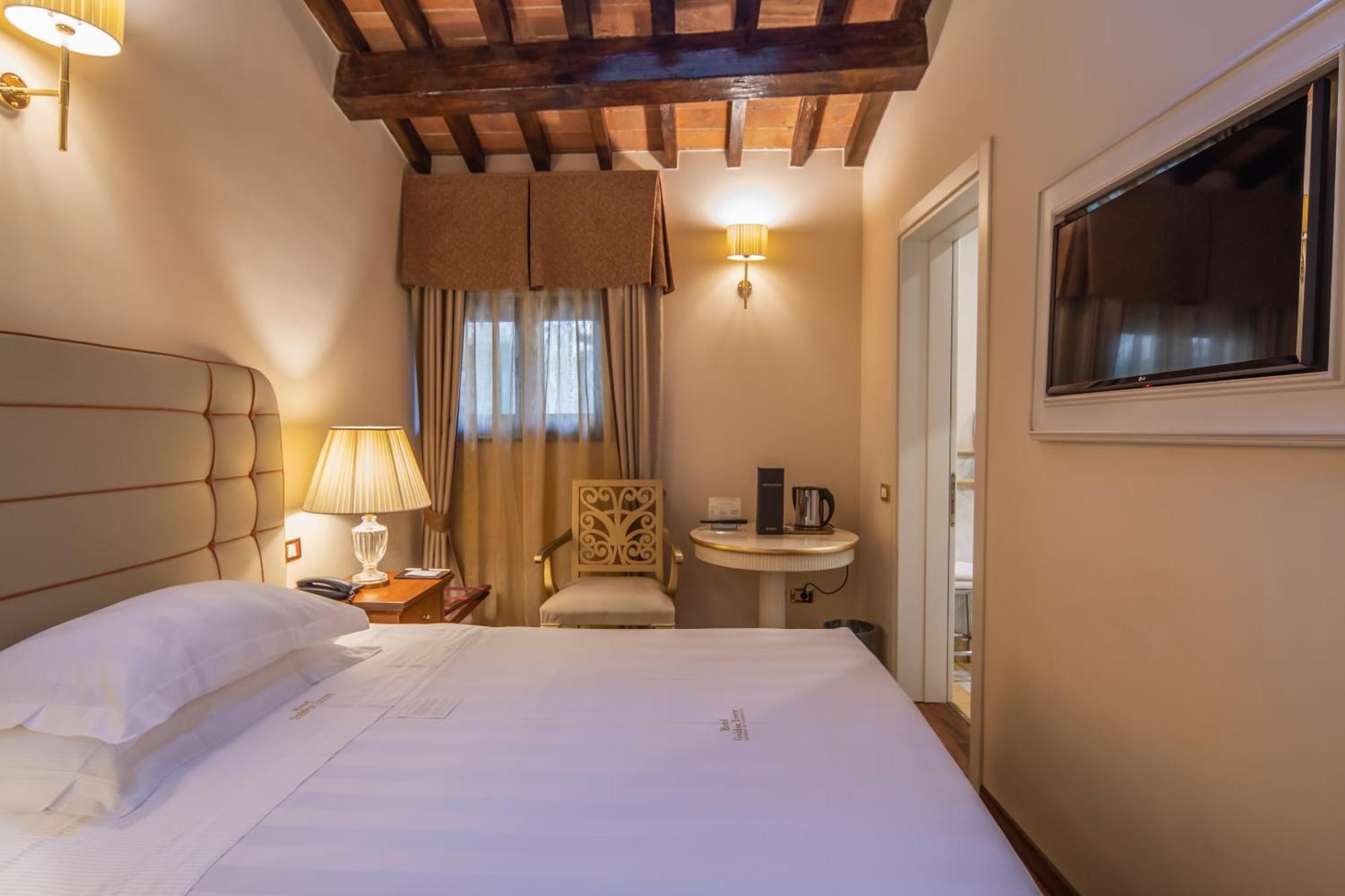 Golden Tower Hotel&Spa Florence Buitenkant foto A room at the hotel