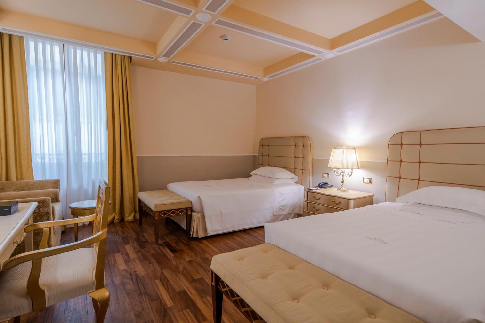 Golden Tower Hotel&Spa Florence Buitenkant foto A room at the hotel