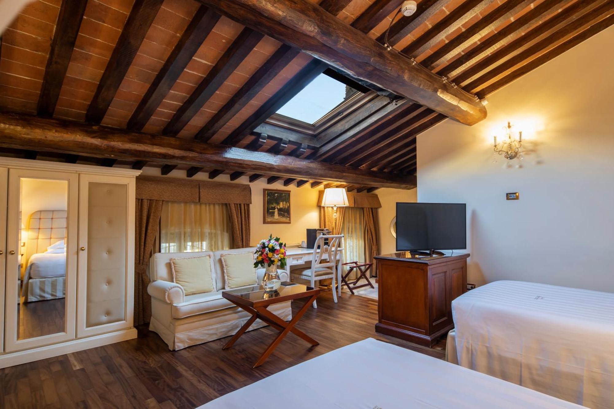 Golden Tower Hotel&Spa Florence Buitenkant foto A room at the hotel