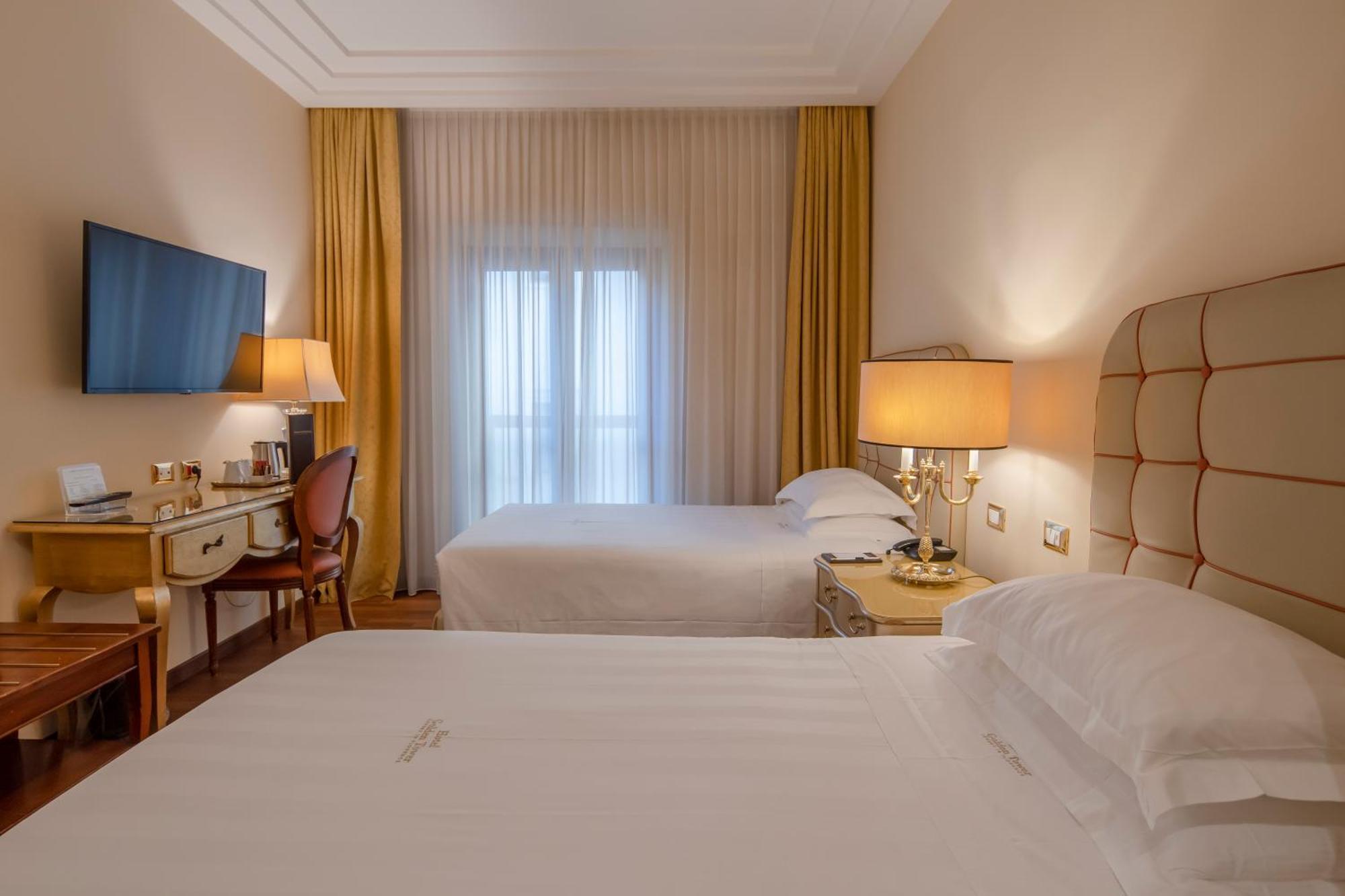 Golden Tower Hotel&Spa Florence Buitenkant foto A room at the hotel