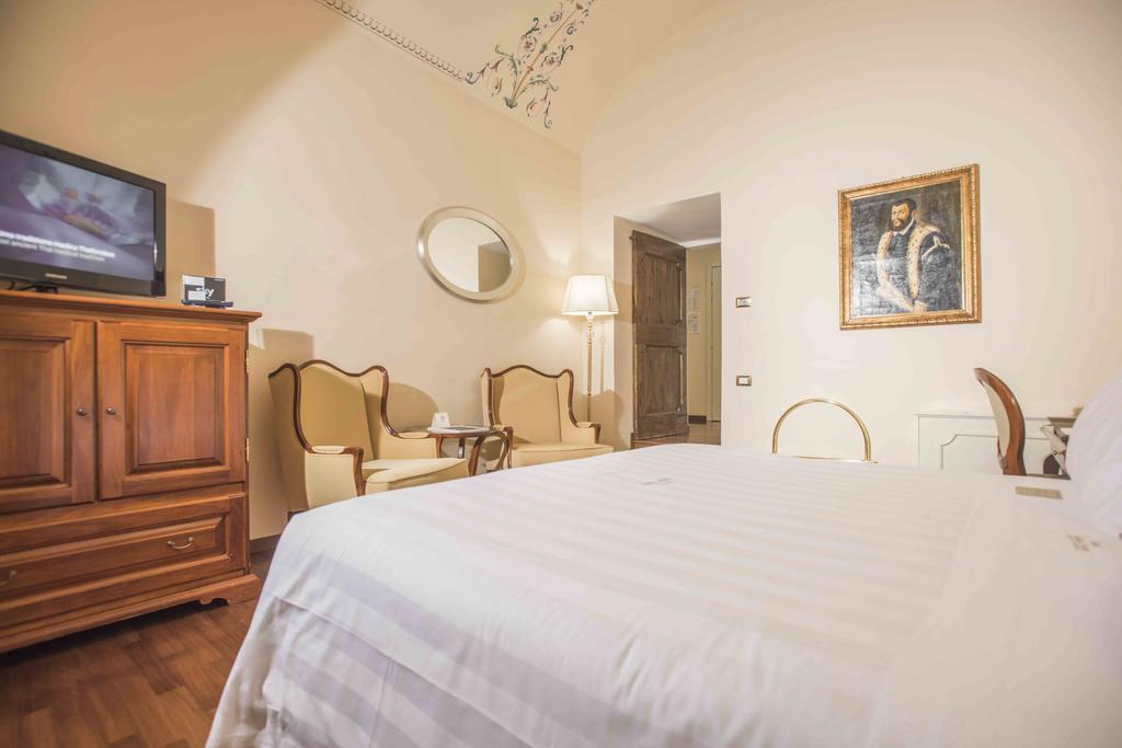 Golden Tower Hotel&Spa Florence Buitenkant foto A room at the hotel